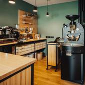 Notre atelier de torréfaction a été pensé et réalisé afin d’optimiser les zones de travail, que ça soit pour la torréfaction et le coin barista !
.
.

#valini #torrefacteur #torrefaction #probat #roastery #roasterdaily #nimes #madeingard #gard #gardtourisme #nimestourisme #artisan #artisanatfrancais #cafe #atelier #boutique  #coffeelovers #probatone5 #baubuche #commercant #coffee #blendcoffee #sanremocoffeemachines #coffeeshop #baristadaily #coffeetime