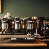 Nous avons choisi la machine à café Café Racer de @sanremocoffeemachines qui nous permet, avec une régularité tasse après tasse, de vous faire déguster nos cafés dans les meilleures conditions possibles...
.
.
N’hésitez pas à venir à notre atelier : 23 Avenue Carnot 30000 Nîmes, nous pourrions échanger autour d’un café :)
.
.
.
#valini #torrefacteur #torrefaction #victoriaarduino #roastery #roasterdaily #nimes #madeingard #gard #gardtourisme #nimestourisme #artisan #artisanatfrancais #cafe #atelier #boutique  #coffeelovers #eurekagrinders #baubuche #commercant #coffee #blendcoffee #sanremocoffeemachines #specialtycoffee #coffeetime #baristadaily